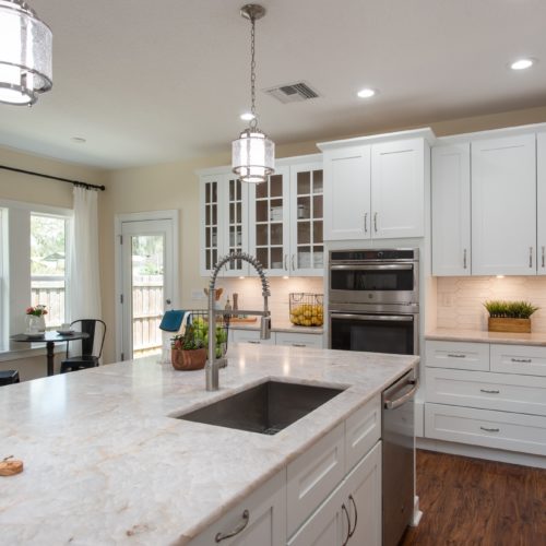 Countertop: Cristallo Argento Quartzite, sourced by UMI
